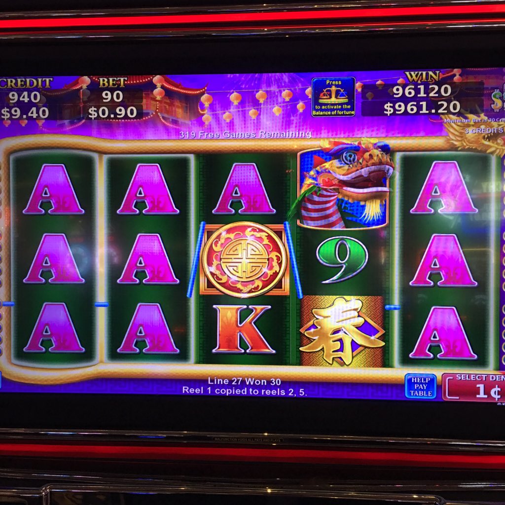 ParkhurstWayne's tweet photo. #VegasProblems 400+ free games and need bathroom break. No one to tap me out. #LasVegas #Clubbing #WhereToGoTonight https://t.co/DpfNRPGboL