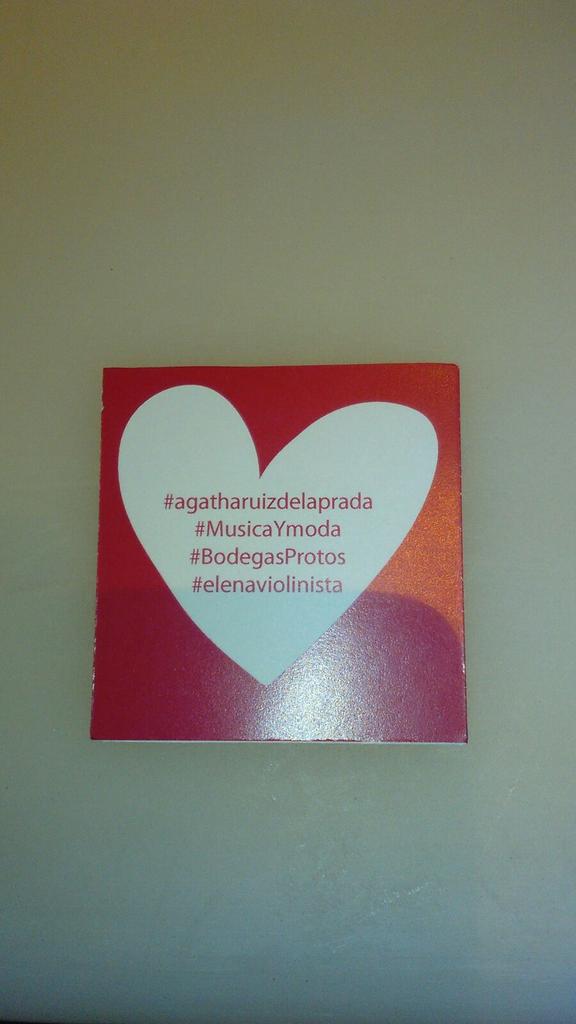 Bodegas_Protos's tweet photo. Todo preparado para una gran tarde #ModayMusica #agatharuizdelaprada #BodegasProtos #elenaviolinista https://t.co/WMFY7haOzy