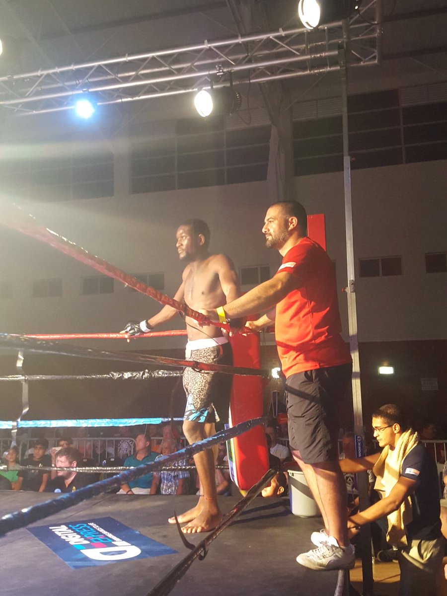 CapeFightLeague's tweet photo. #cfl13 8th fight Justin Smith (red) (Fighters inc) vs Mutwale (blue) (PFA) Welterweight MMA SuperAm https://t.co/aT2jIuPnGn