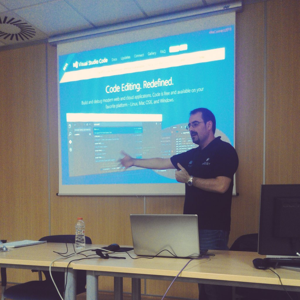 KickF7y's tweet image. Seguimos con @rsciriano de @dotnetters con más novedades de #ReConnect2015
