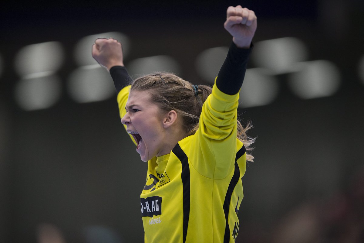 NOSsport's tweet image. Zo ziet vreugde eruit. In de halve finale wacht Polen (waar Oranje in de poule van won) #wkhandbal #oneteamonedream