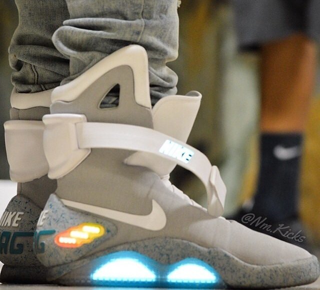 SneakerPics23's tweet photo. Nike Air Mags https://t.co/tjoEe2LE67