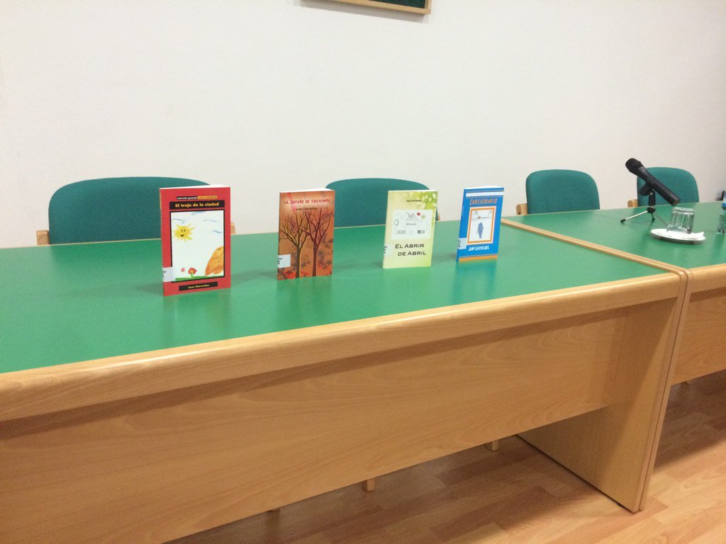 educatoried's tweet photo. Ahora mismo presentacion del libro "Segundo Cancionario" de Juan Chirveches #educatori https://t.co/LEUqlSUscm