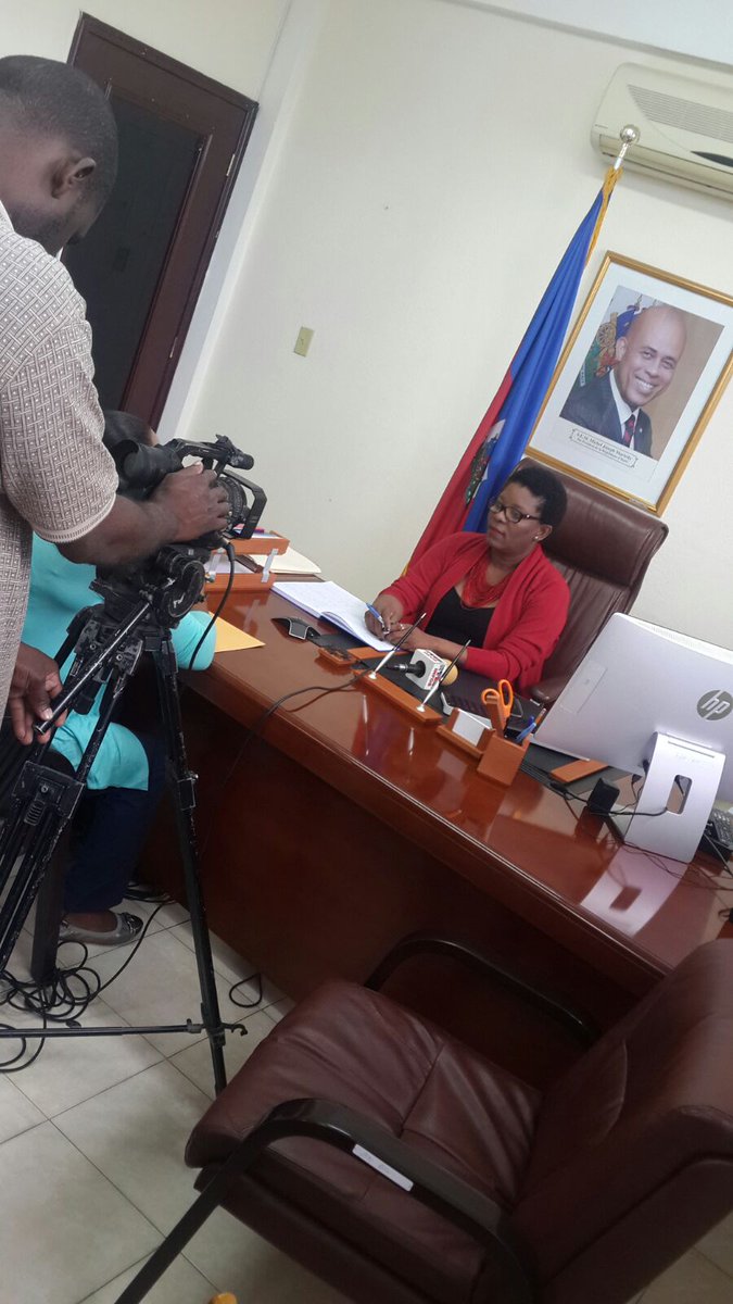 La Ministre Mme Gabrielle Hyacinthe avec la @RTNHaiti au sujet de l'harcèlement sexuel dans les milieux de travail