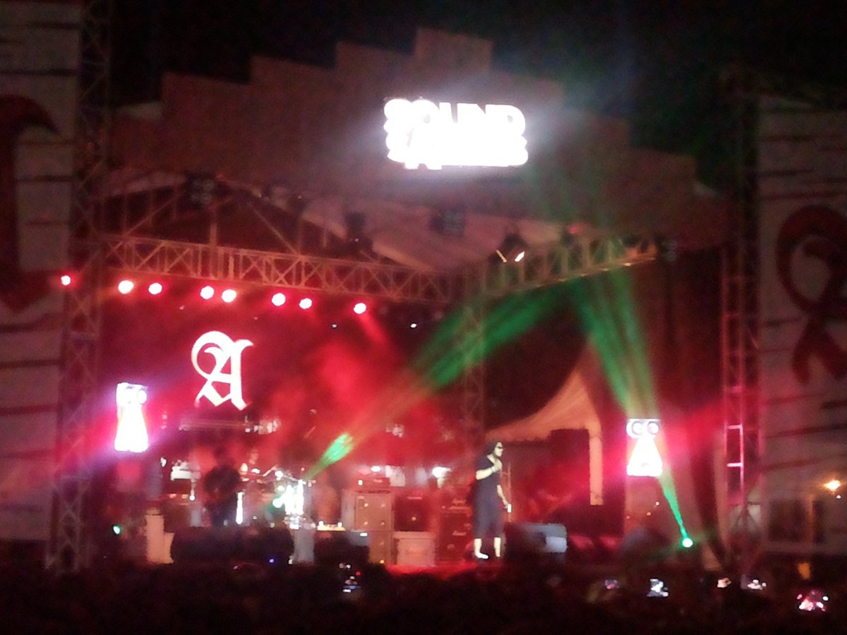 ankis__putra's tweet photo. Trims buat @JamrudBand &amp; @LogZhelebour yg sudah menghibur segenap warga #kisaran. #Sounds_Ation https://t.co/9bJ3yLhwKv