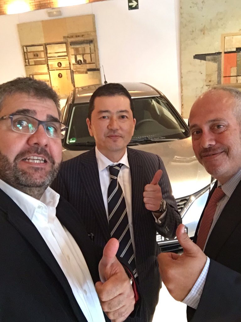 Gran día hoy!!
<a href="/SuzukiIberica/">Suzuki Ibérica</a> recibirá 2016 como despide 2015!!! 
Con alegría, ilusión y éxitos... Muchos éxitos!!!