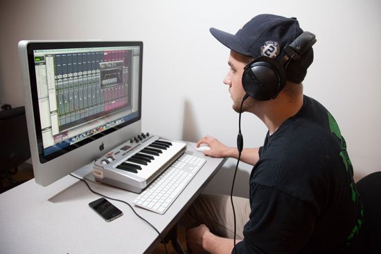 CDA_MA's tweet photo. Is Audio School really worth it? Yes. Here are 4 reasons why. https://t.co/ngcin02Hal https://t.co/RP2fVZNJcu