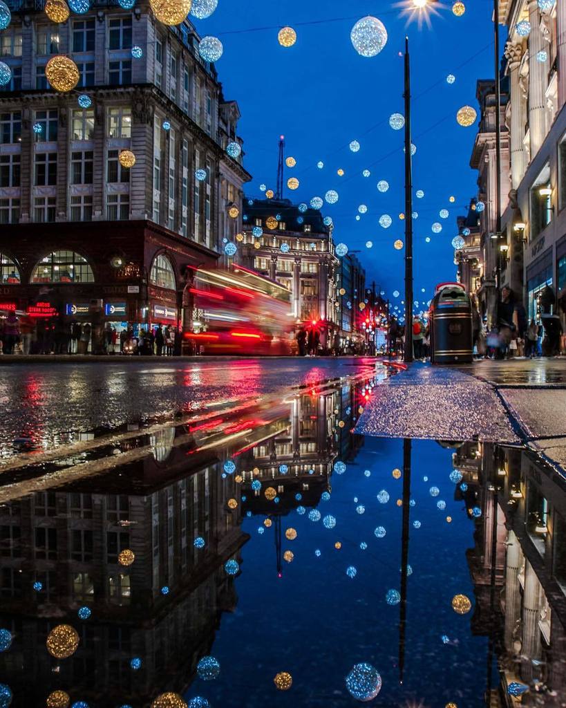 route_rocks's tweet photo. Evening London! Christmas lights and reflections from Spanish tourist @lolom3dia

#thisislondon 
#christmaslights b… https://t.co/tfABT24063