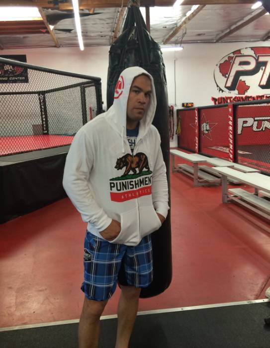 titoortiz's tweet photo. Cold in So cal @punishment99 #CABear #hoodie #MMA #PA99 #punishment https://t.co/U4DlazwJ6U https://t.co/wWt1P3QG39
