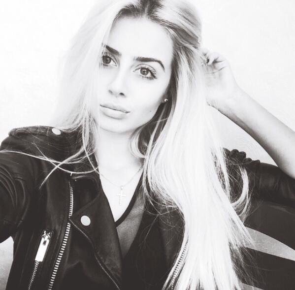 afanasev's tweet image. Ей всего 13. Что же будет в 25-30?