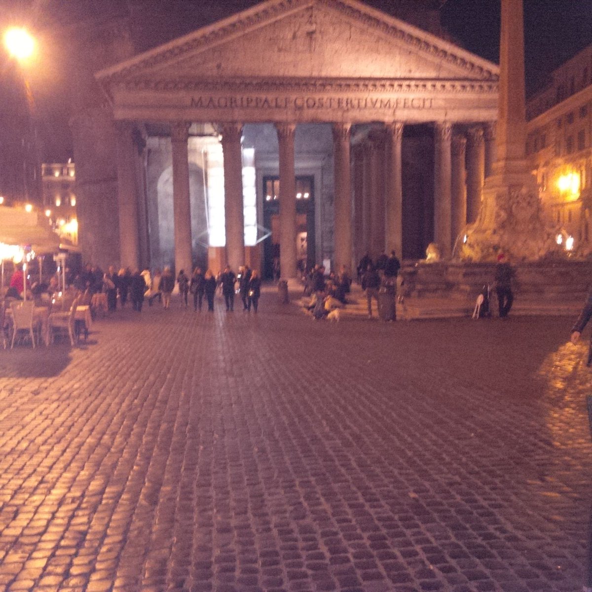 Pantheon e p.zza Navona deserte, a 1 settimana da Natale. Ecco Roma, tra blocchi a circolazione e Capodanno al buio