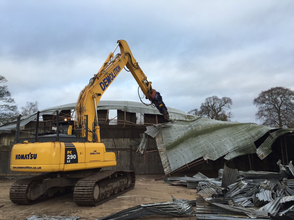 awdemolition's tweet photo. Well she's down!...Good sort now and load it all away! #WWllHangerDemolition #MK20 #PC290 @MarubeniKomatsu https://t.co/KYvNdlXKf4