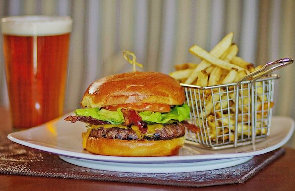 palmspringslife's tweet photo. Best burger debate. Here r 5 worthy candidates. https://t.co/5SsvQkICqw @WoodysBurgersPS @EurekaIW @ShieldsDateGrdn https://t.co/udxabU1yOL