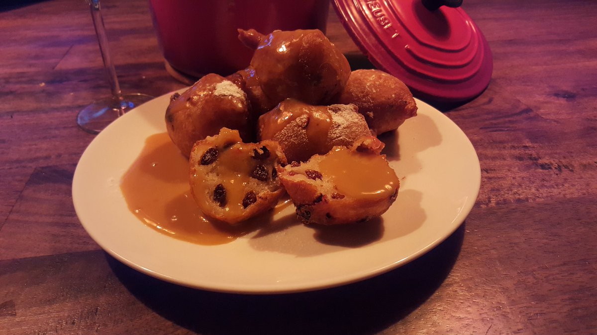 Een knipoog naar "Urker Dikkoek " met heerlijke saus van custard en stroop!