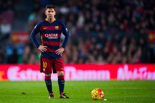 MotivacionesF's tweet photo. "El fútbol nos controla a todos, Messi es el único que controla al fútbol" - Mascherano. https://t.co/IjoYq5awL1