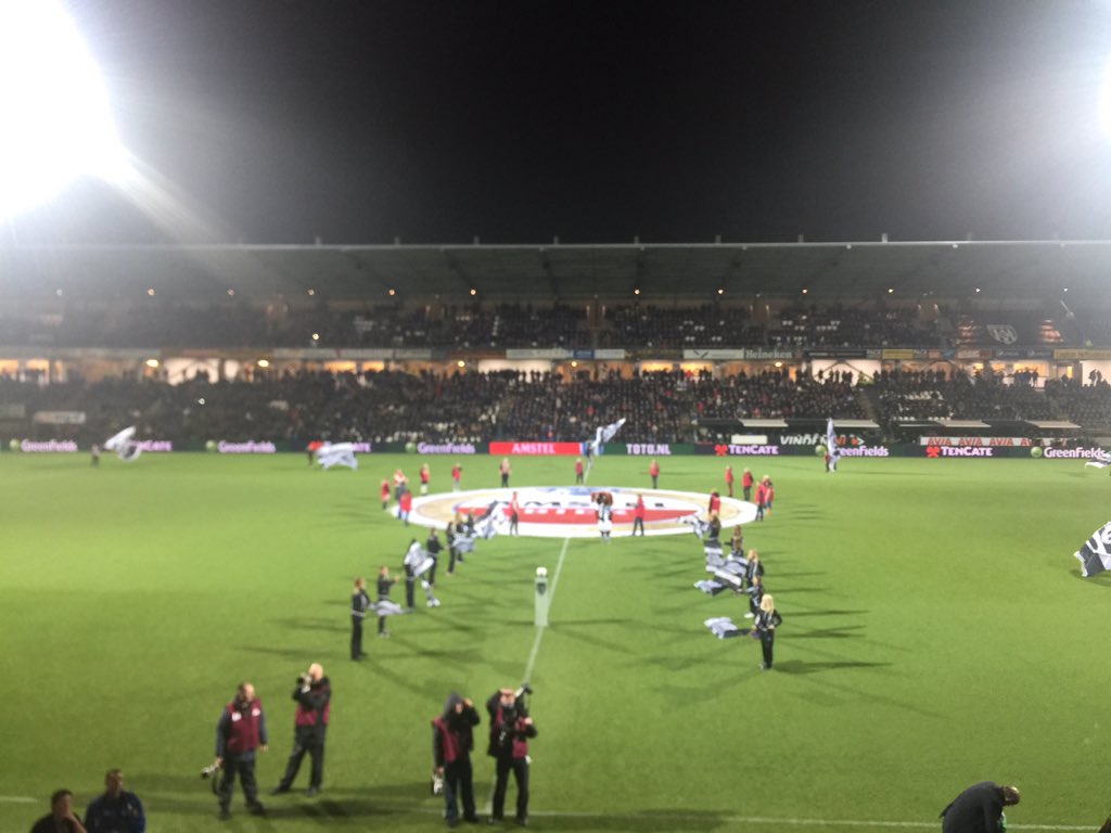 tomdedijk's tweet photo. Aanwezig bij Heracles - PSV! Mooi bekeravondje voor de boeg! #herpsv #knvbbeker https://t.co/O1l3JyxfYb