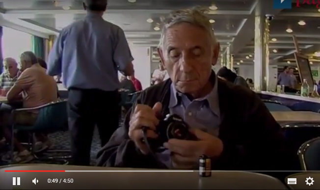 pagina_99's tweet photo. Un ritratto video di Mario Dondero, che ha viaggiato con la sua Leica in cerca di verità ► https://t.co/0YJucxCQh3 https://t.co/ntu0yJltUA