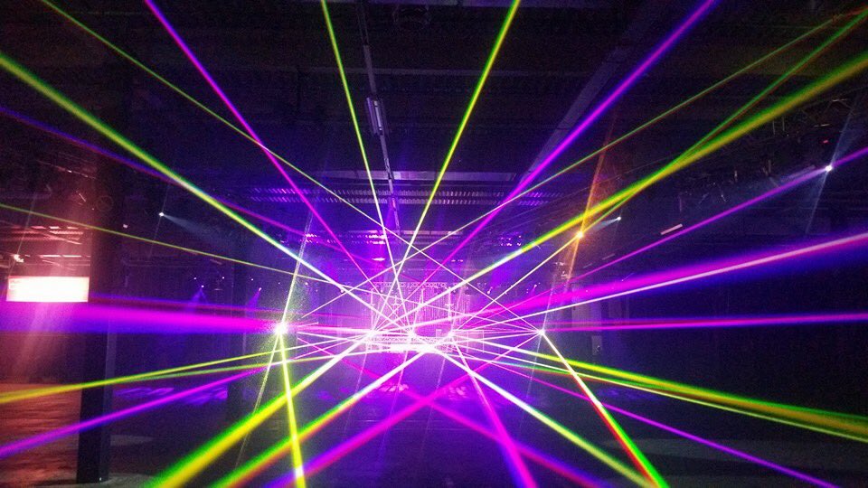 IntervisualLP's tweet image. Aankomende zaterdag @PumpUp90 @Pump90_VE @Evenementenhal #Venray met XXL LASERSHOW! INTERVISUAL.NL