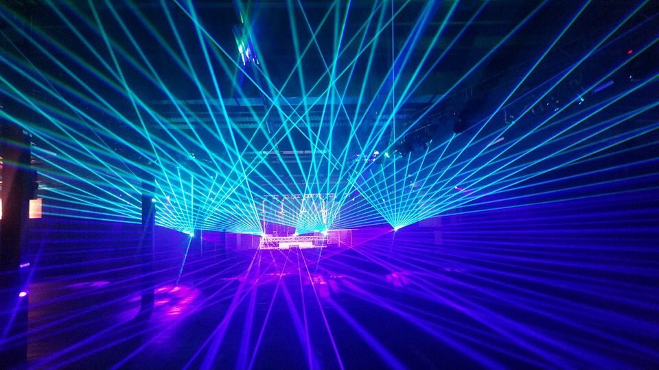 IntervisualLP's tweet image. Aankomende zaterdag @PumpUp90 @Pump90_VE @Evenementenhal #Venray met XXL LASERSHOW! INTERVISUAL.NL