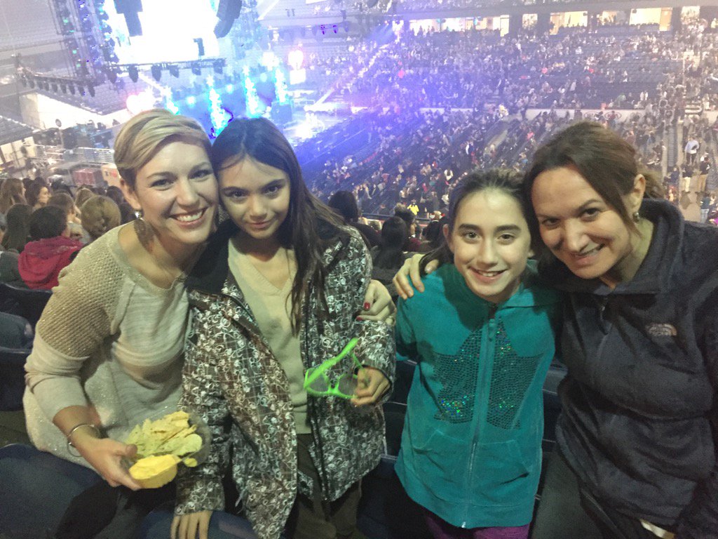 LeAnneFakir's tweet photo. So fun! #Kissfmjingleball https://t.co/P2d39hRHvr