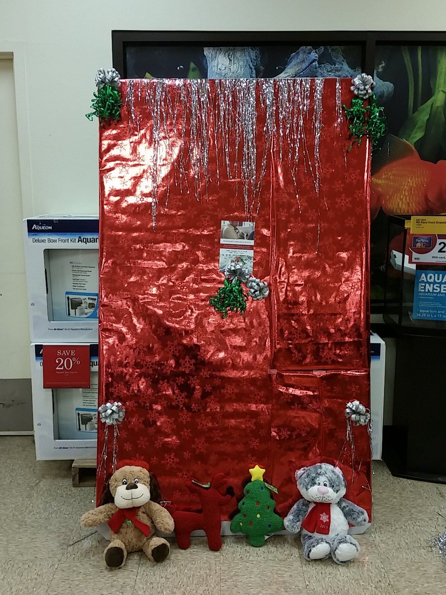 Samula91's tweet image. Come to Petsmart this weekend for Christmas pictures @petsmart219 HAPPY HOLIDAYS!