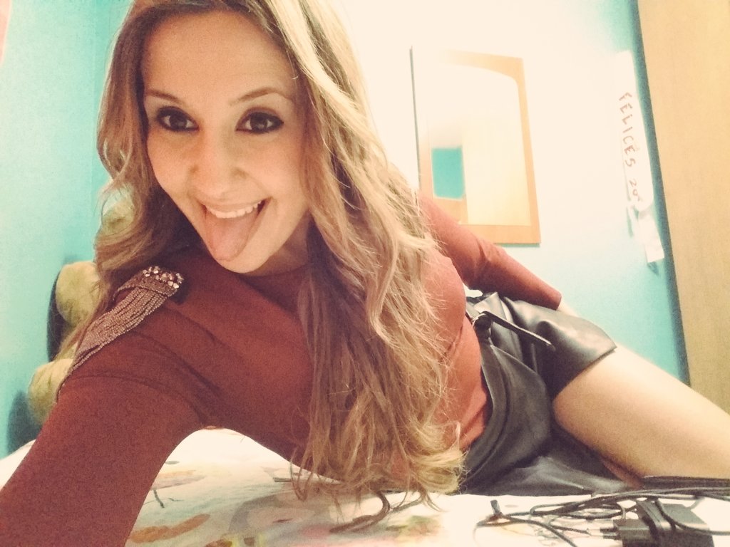 Angazhi's tweet photo. Cena de empresa Ñam Ñam👔👡 https://t.co/3ALPdy74eq