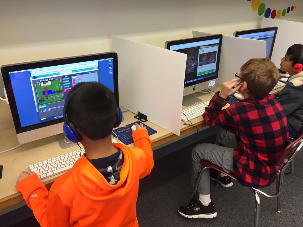 LadueTech's tweet image. A great day coding! #codingcircuits #beyondthehourofcode @OZOBOT @TheJoyLabz @Makerspaces_com @codeorg @scratch