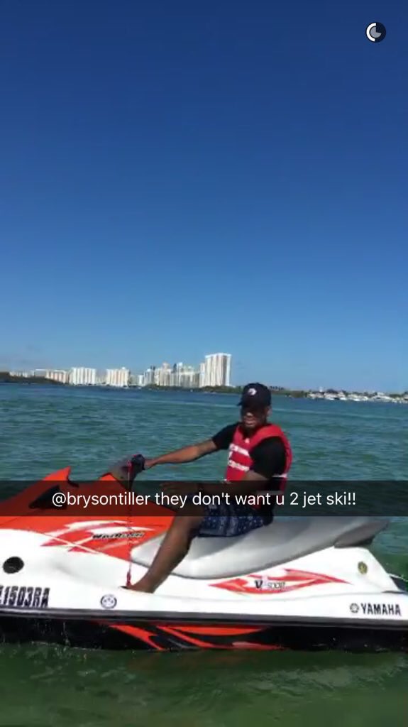 FunnyPicsDepot's tweet photo. How THE FUCK did DJ Khaled find Bryson tiller on the ocean?!???? https://t.co/8Oq6nGSUje