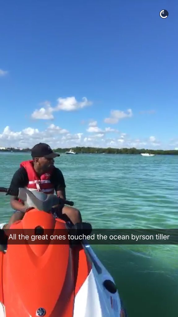 FunnyPicsDepot's tweet photo. How THE FUCK did DJ Khaled find Bryson tiller on the ocean?!???? https://t.co/8Oq6nGSUje