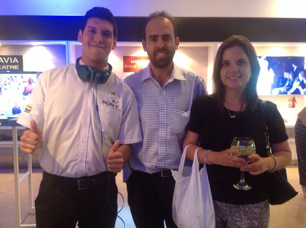 SonyHearSM's tweet photo. Gabriela Gaitan yJulio Sáenz llevan sus #hearyourcolors con Angelo Calenzane https://t.co/Bzpzl2vl3f