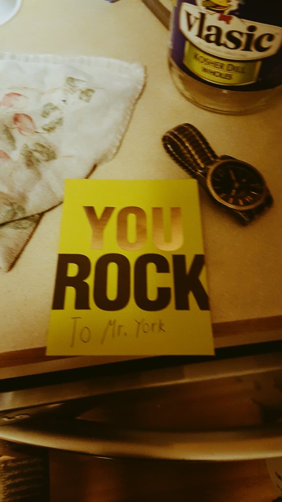 dirtysanta325's tweet image. @LBEagleFootball S/o to Connor Arnold. Thanks for the Christmas card Lil guy! #bluepride #awesomekid #9rules