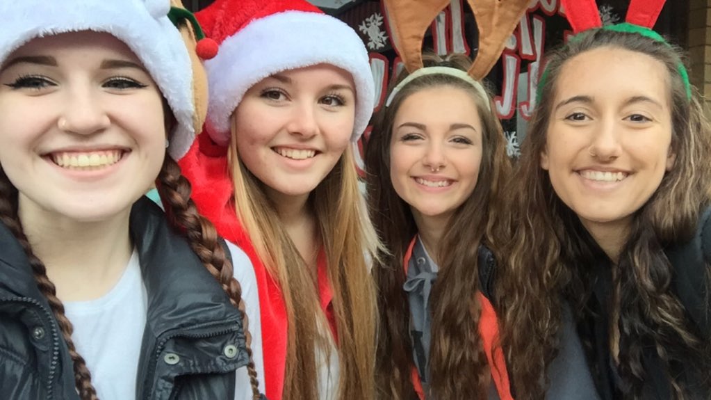 kbsteele's tweet photo. ❤️💚 #MerryThunderWeek ⚡️🎄⚡️ https://t.co/cnp2eW88Vz