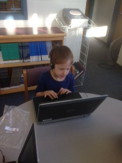 ChesterbrookES's tweet photo. Mrs. Kohout's 1st grade class code with help from #TechNinjas #ChipmunksCode #FCPScode #fcpshourofcode https://t.co/mguLG3MpoQ