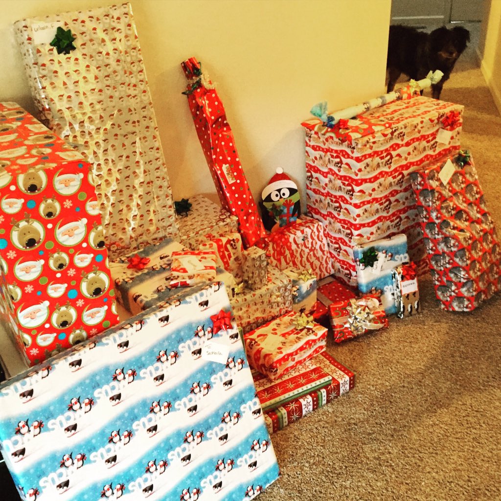 HiMollyRose's tweet photo. Gifts for the shelter are wrapped and delivered. Ready to be given to some kiddos on Christmas Eve.  #12daystogive https://t.co/q2abrZ5rPU