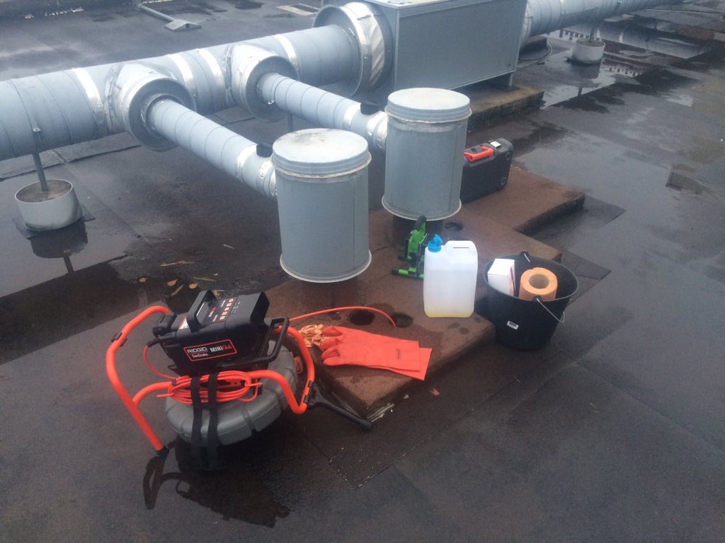 3D1G's tweet photo. Mise en épreuve de pieds de colonnes par ballon #obturateur et #inspection vidéo #Paris https://t.co/gSLH9l5GMa
