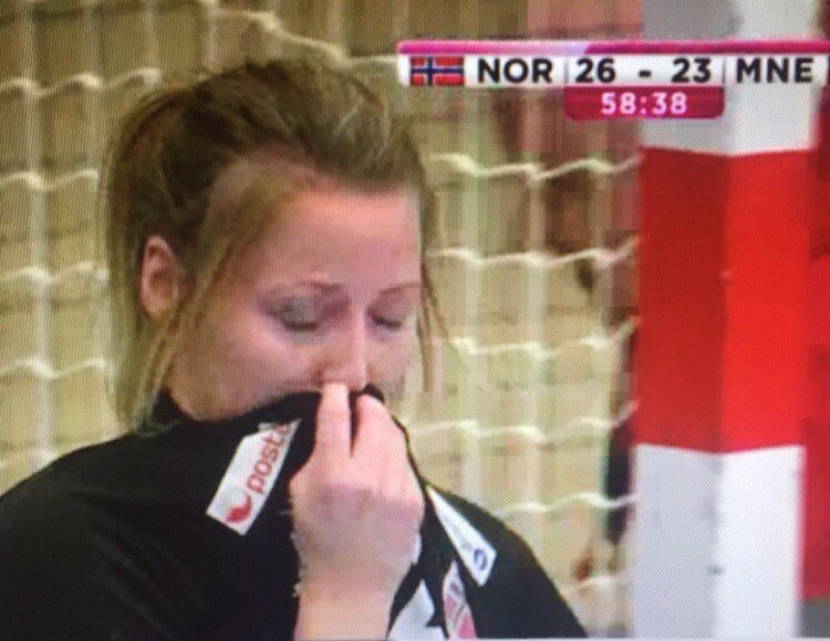 Samantha_KSkog's tweet photo. Norge i rødt, hvitt og BLÅTT. Solberg tok en for laget! Semi!  #2vm https://t.co/pH2JirPUh2