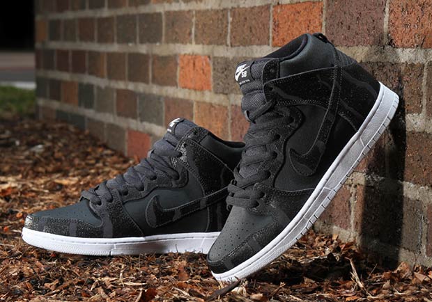 SneakerNews's tweet photo. Nike SB stays true to their skateboard heritage with "Griptape" Dunk Highs https://t.co/aGwaA3is7P https://t.co/32FeVizUGA