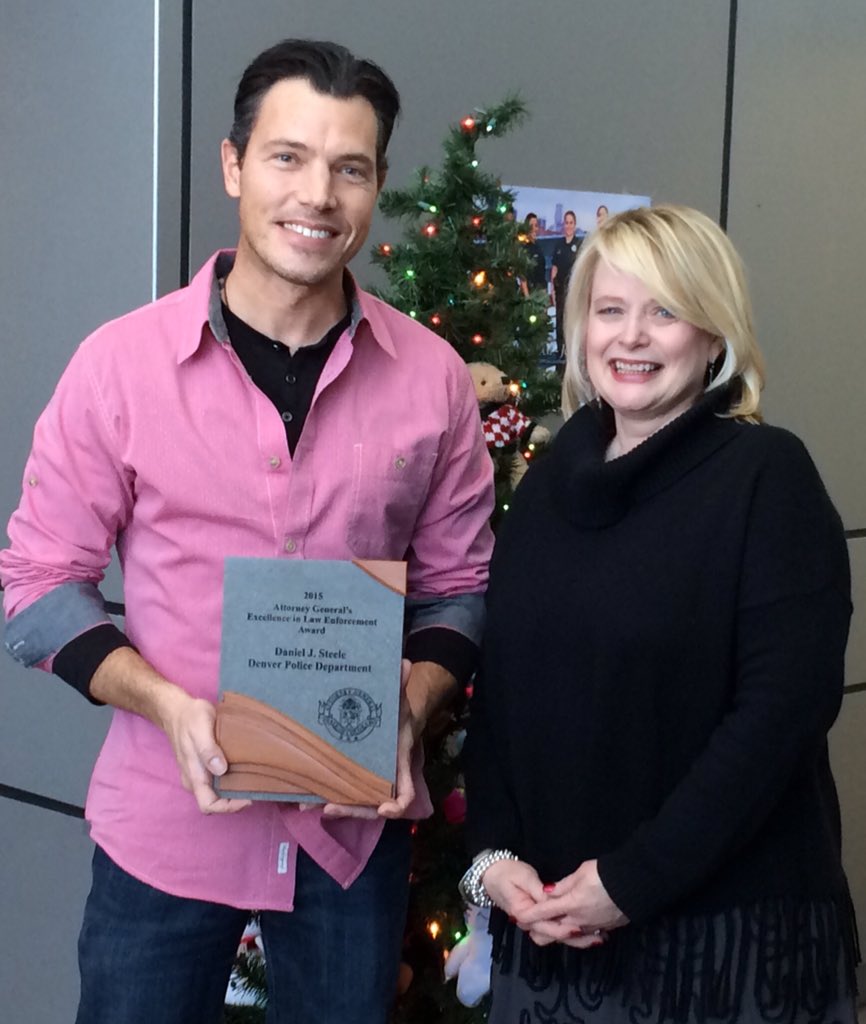 COAttnyGeneral's tweet image. #CoAG Coffman honors those who serve as Co peace officers by presenting 2015 Excellence in Law Enforcement Award.