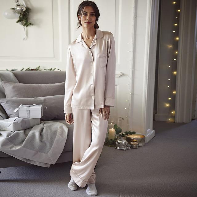 endource's tweet image. Pj's are always a great #Christmas gift and we LOVE these from @TheWhiteCompany ow.ly/VTM2H