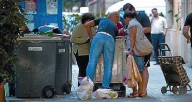 Coordinadora25S's tweet photo. Hablemos de violencia #Rajoy #Pontevedra https://t.co/DLzIr85pdC