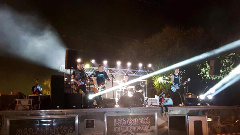 Riots_n_Finx's tweet photo. @Riots_n_Finx  Shredding out at the 3rd annual @TheRoyalAmericn Biker Rally. https://t.co/3XQcM4h6yh