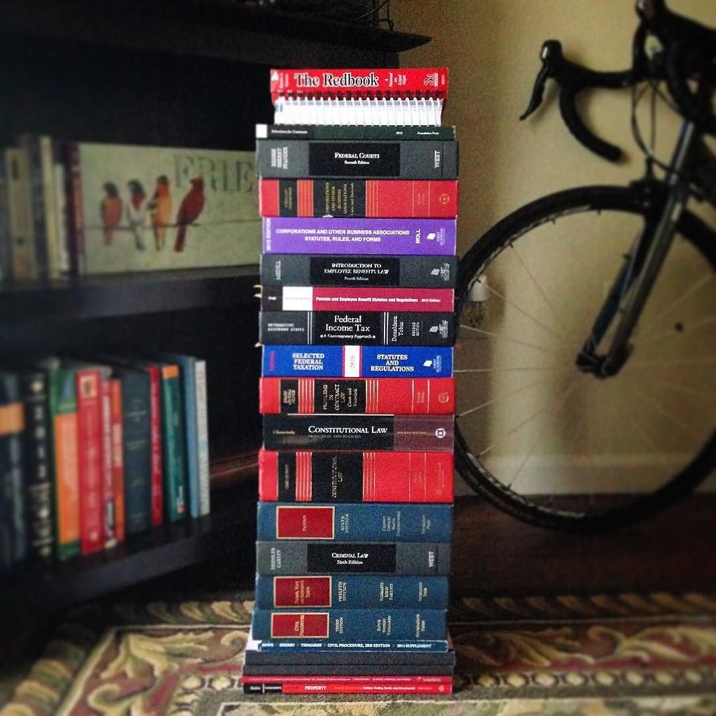 SuitsLawSchool's tweet photo. @SuitsLawSchool, Only halfway through law school 😳 #somanybooks #lawschoolproblems #halfwa… https://t.co/yXvnDYZaeG https://t.co/RtahoIm0Gr