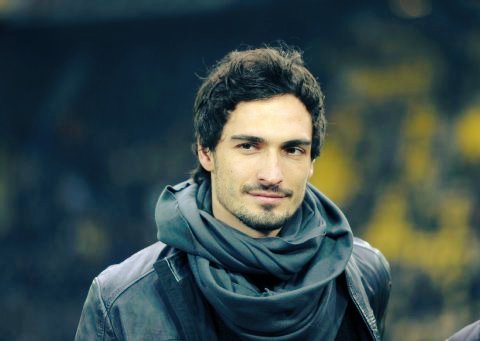Happy Birthday to Mats Hummels!  (Who can pull off a scarf better than I can) 