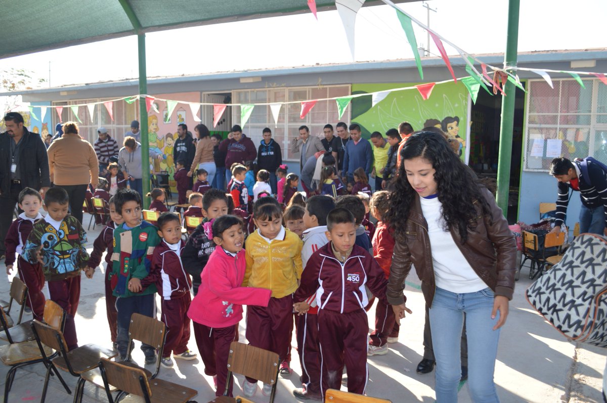 utldurango's tweet photo. Vive la Navidad en Comunidad #Posada #ConcursodePiñatas jardín de niños #JeanHenryDunant #Regalos #Comida #Premios https://t.co/OILLV3TqO6
