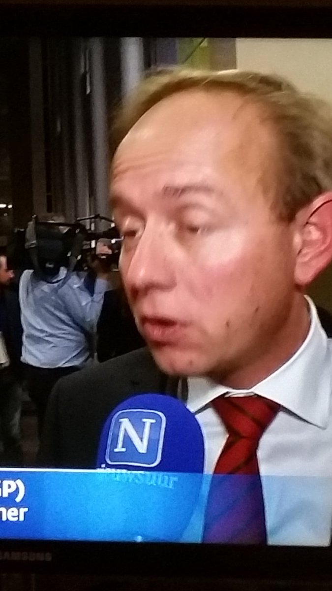 #teevendeal #nieuwsuur Weer even ouderwets kots misselijk van al die ggggristelijke vieze mannetjes.