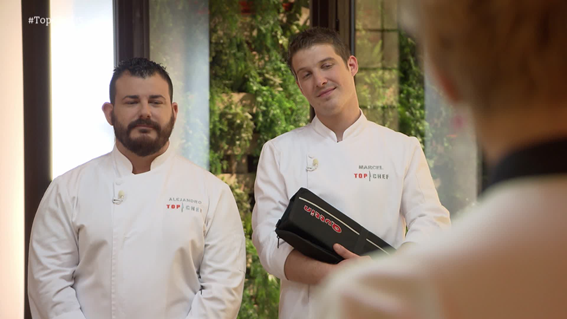 TopChefA3's tweet photo. .@MarcelTopChef y @PlateroTopChef harán una cata a ciegas con los platos que preparen sus compañeros #TopChef15 https://t.co/ranqEOXpg8