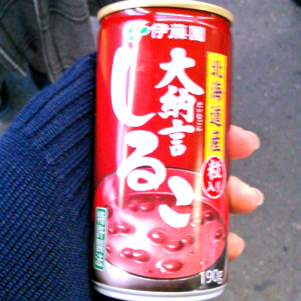 朝食　マネケンのワッフル(メープル)、おしるこ　　　　約400kcal　　　やばい朝からカロリーとりすぎた😨😨