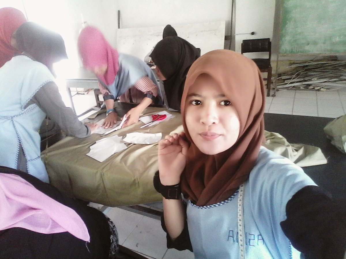 ashima_imha's tweet photo. Yang sedang sibuk semangat yahhh #piranti busana https://t.co/FMmjBkGtge