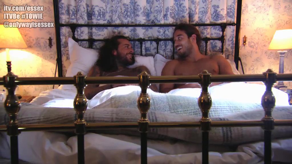 OnlyWayIsEssex's tweet photo. Parents: What would you like for Christmas?
Us: This, please… #Essexmas https://t.co/dENTraYqhA
