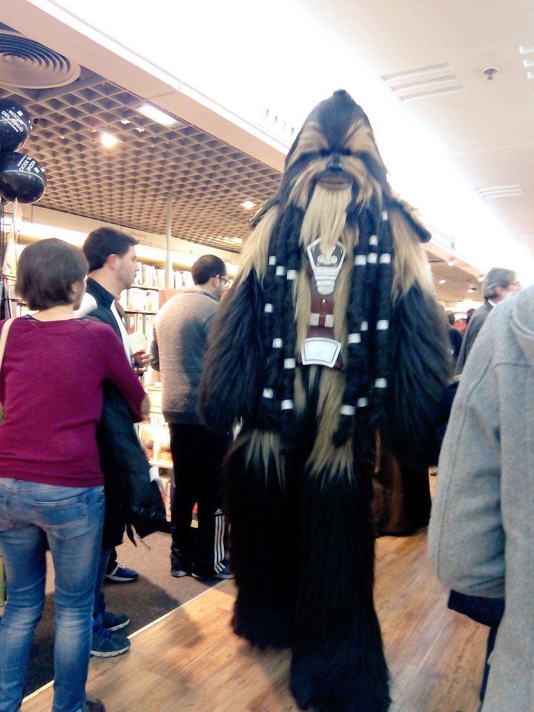 uchiuska's tweet photo. Bebida, comida, @ModernaDePueblo y los  Wookie Brothers. Planazo, @Fnac_ESP :) https://t.co/77d8tm4lC4